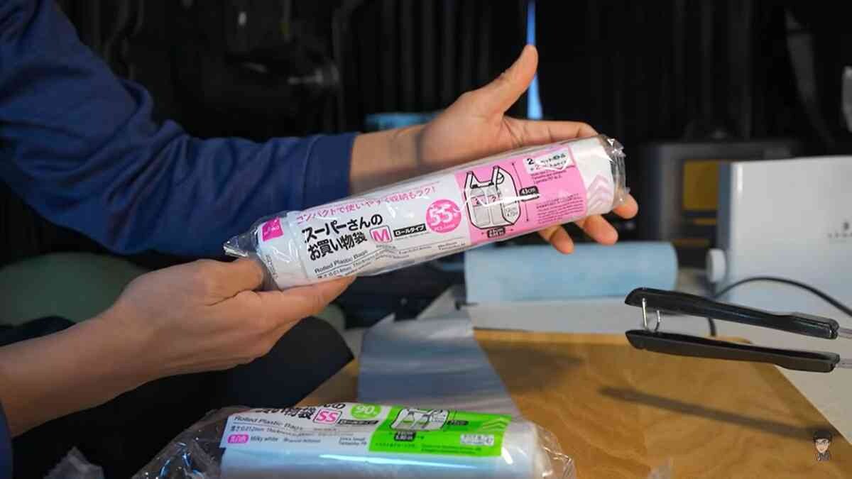 【ダイソー】スーパーさんのお買い物袋110円を車中泊で使ってみて！1枚ずつ出せるロール型が快適