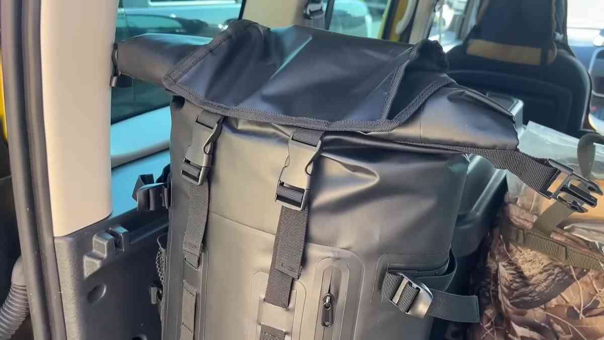 【ワークマン】防水サーモリュック4900円は保温保冷も可能！初夏～夏キャンプのクーラーバッグに最適