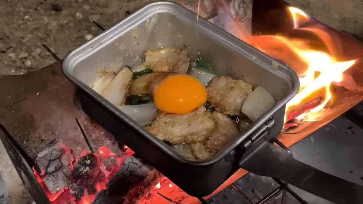 【ワークマン】ソロキャンプ向けミニメスキットはもうチェックした？調理＆食器の二刀流で超便利！