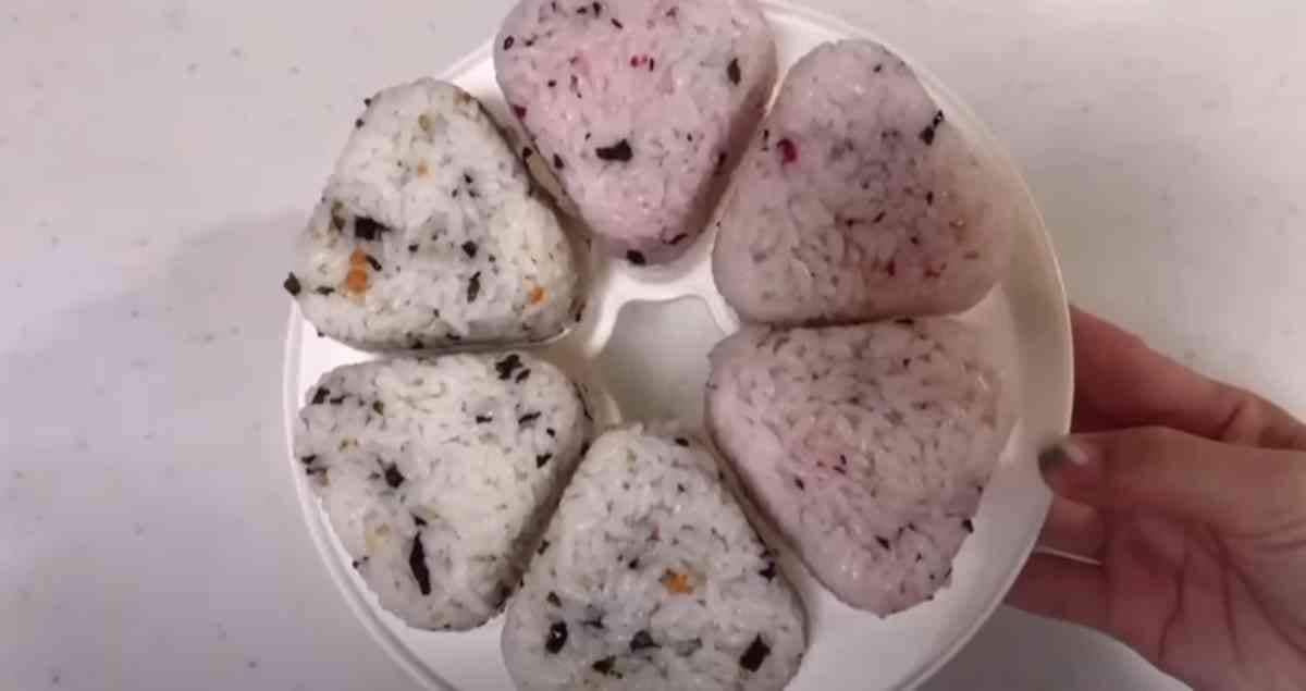 【ダイソー】で爆売れ中！「おにぎりメーカー」は時短になるから夏休みのおうちごはんやレジャーもラクちん