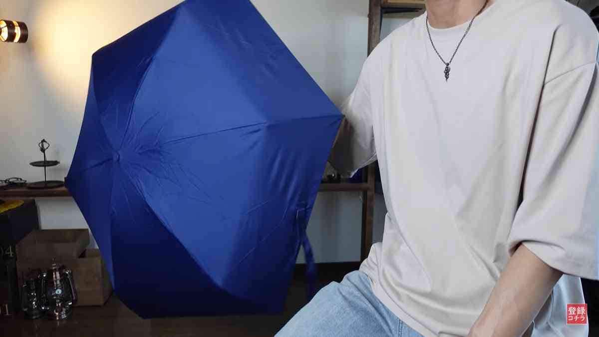 急な雨にあると安心【ワークマン】の傘は1280円なのにワンタッチ開閉が叶う！梅雨や荷物の多いキャンプに便利◎