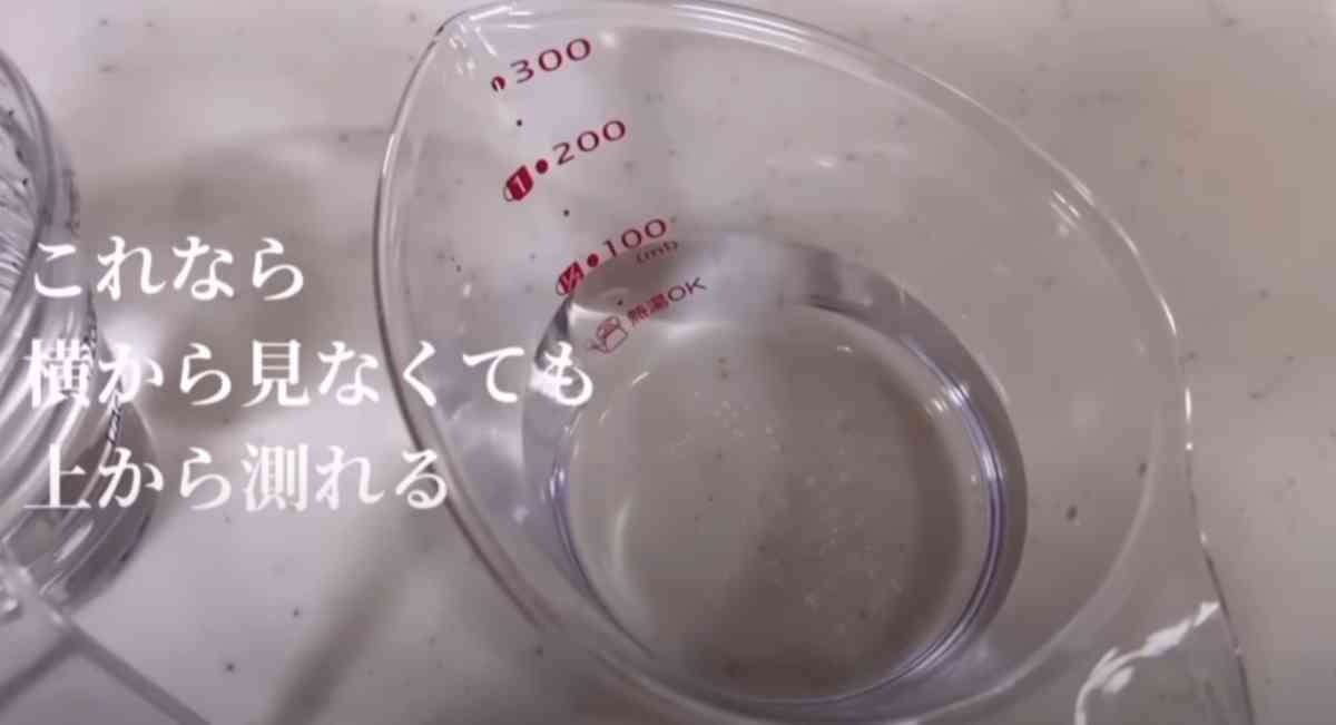 【ダイソー】マニア絶賛の「なるほど計量カップ」は上から計量できる優れもの！熱湯もOKで混ぜる注ぐもお任せ！