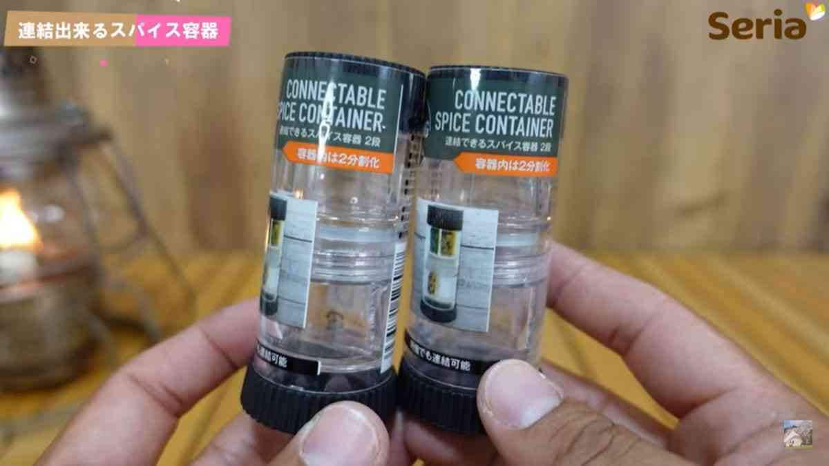 【セリア】の「連結できるスパイス容器2段」は1本に4種類を収納できる！キャンプ料理に超便利◎