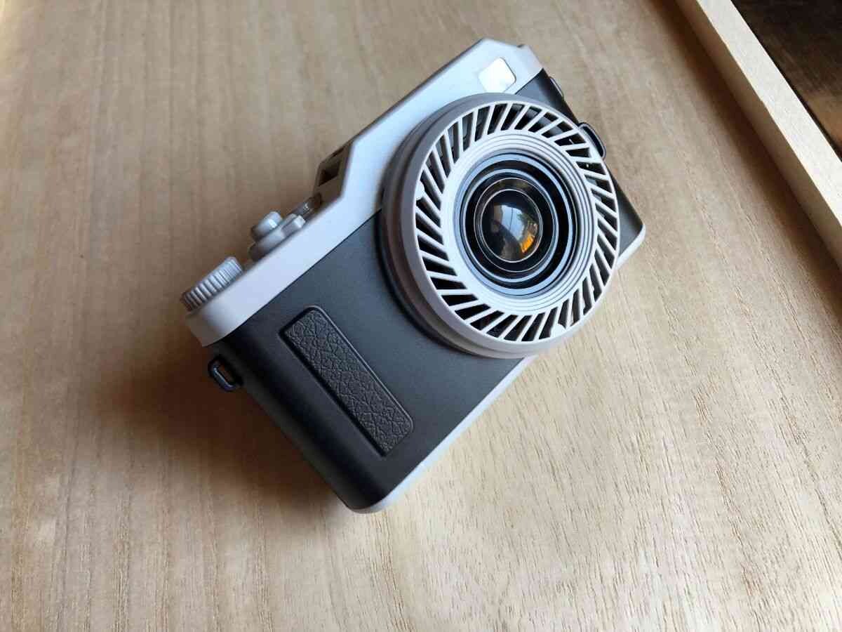【ダイソー】昭和レトロでかわいいカメラ型も！1000円以下のおすすめのハンディファンランキングTOP3
