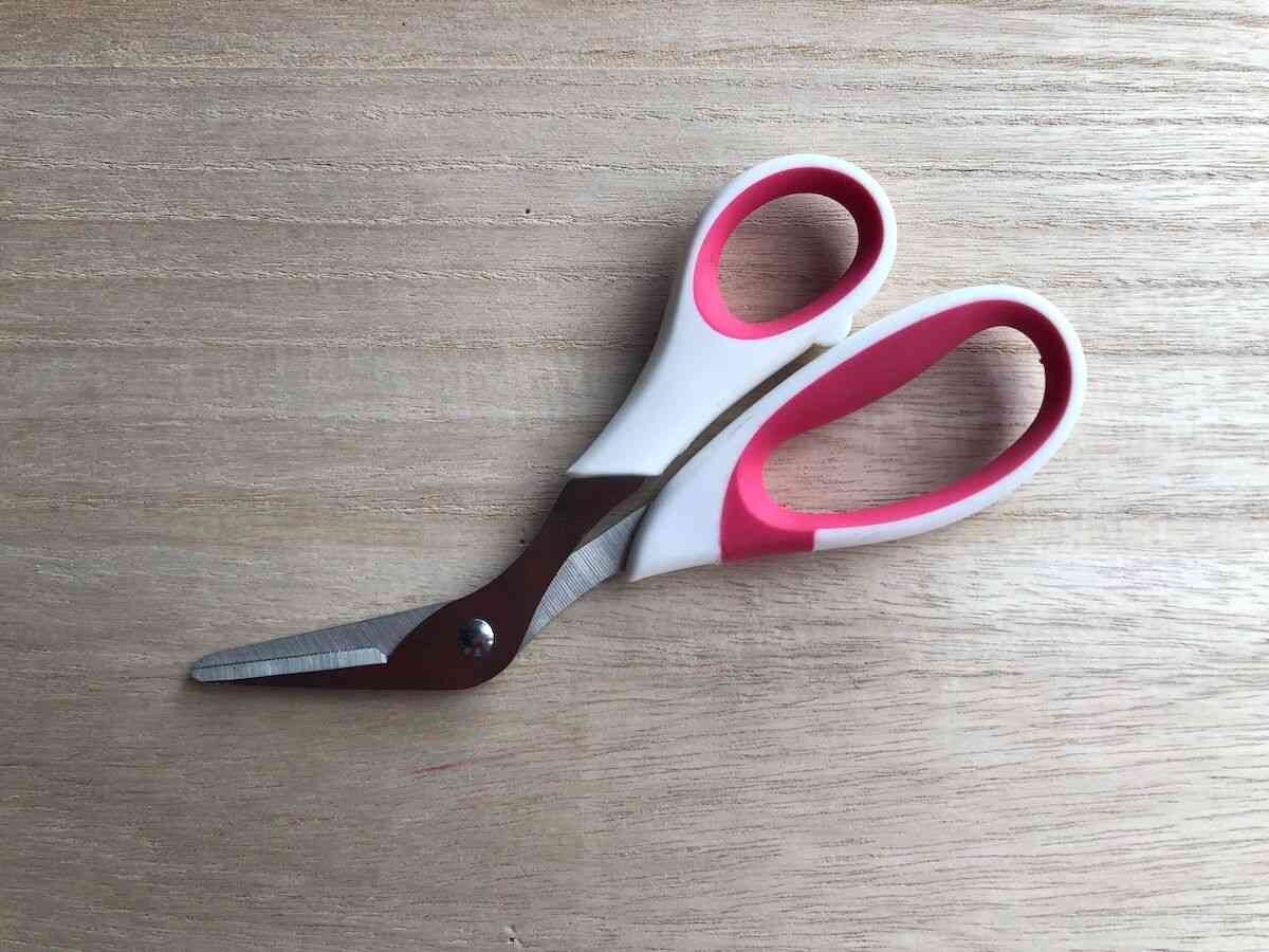 【ダイソー】マニアが使ってよかったと絶賛！本当に買うべきおすすめランキング・リサイクルはさみを抑えた1位は？