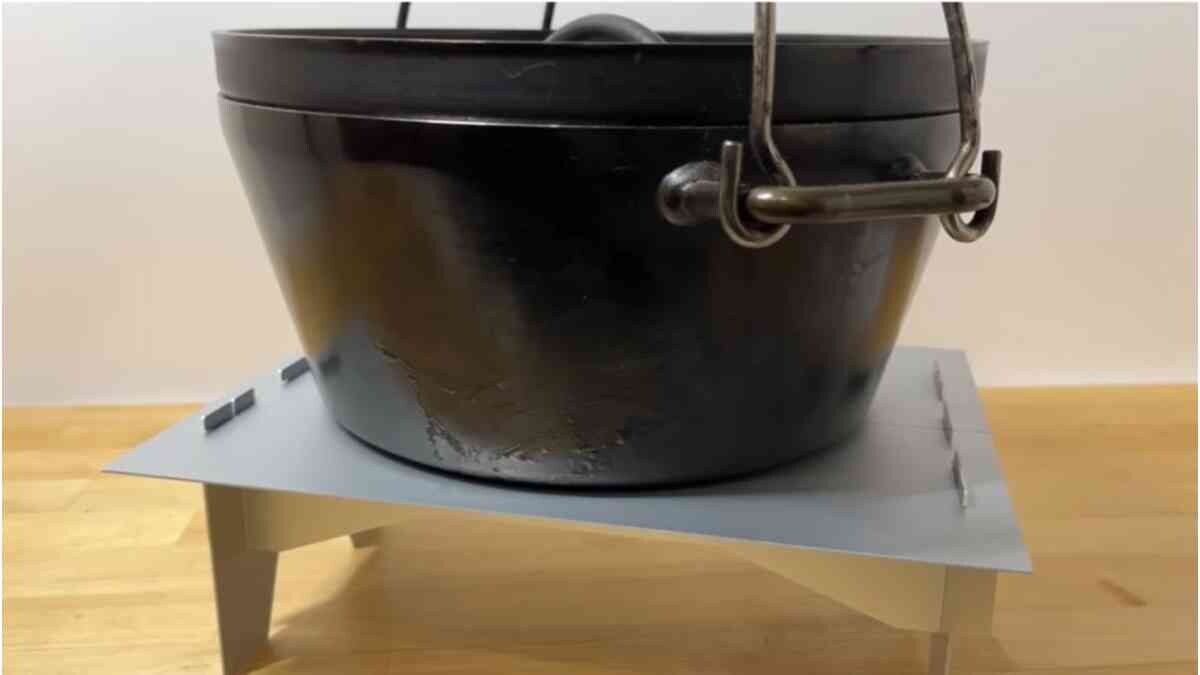 【ダイソー】「アルミテーブル」がクオリティ高すぎとマニアも驚いた！秋のソロキャンプにいかが？