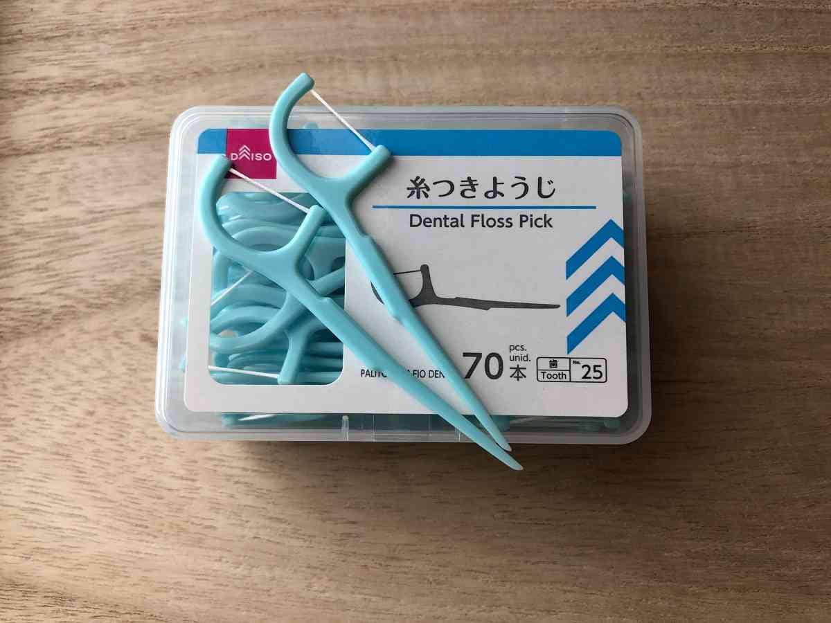 【ダイソー必見】蛇口の隙間汚れがごっそり！掃除好きが教える「糸つきようじ」活用術