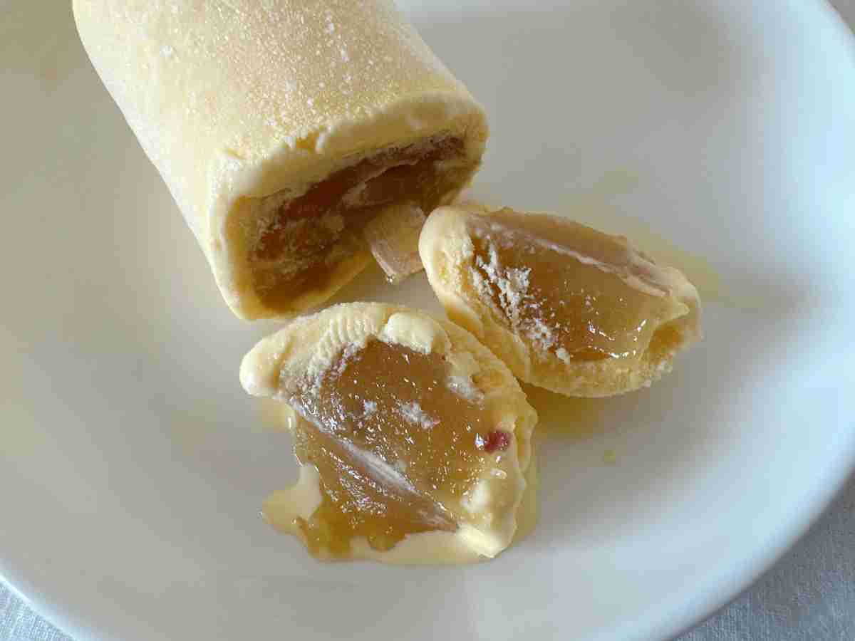 シャトレーゼ「和菓子アイス ミルク饅頭　紅はるか芋」はお芋ペーストがたっぷり！