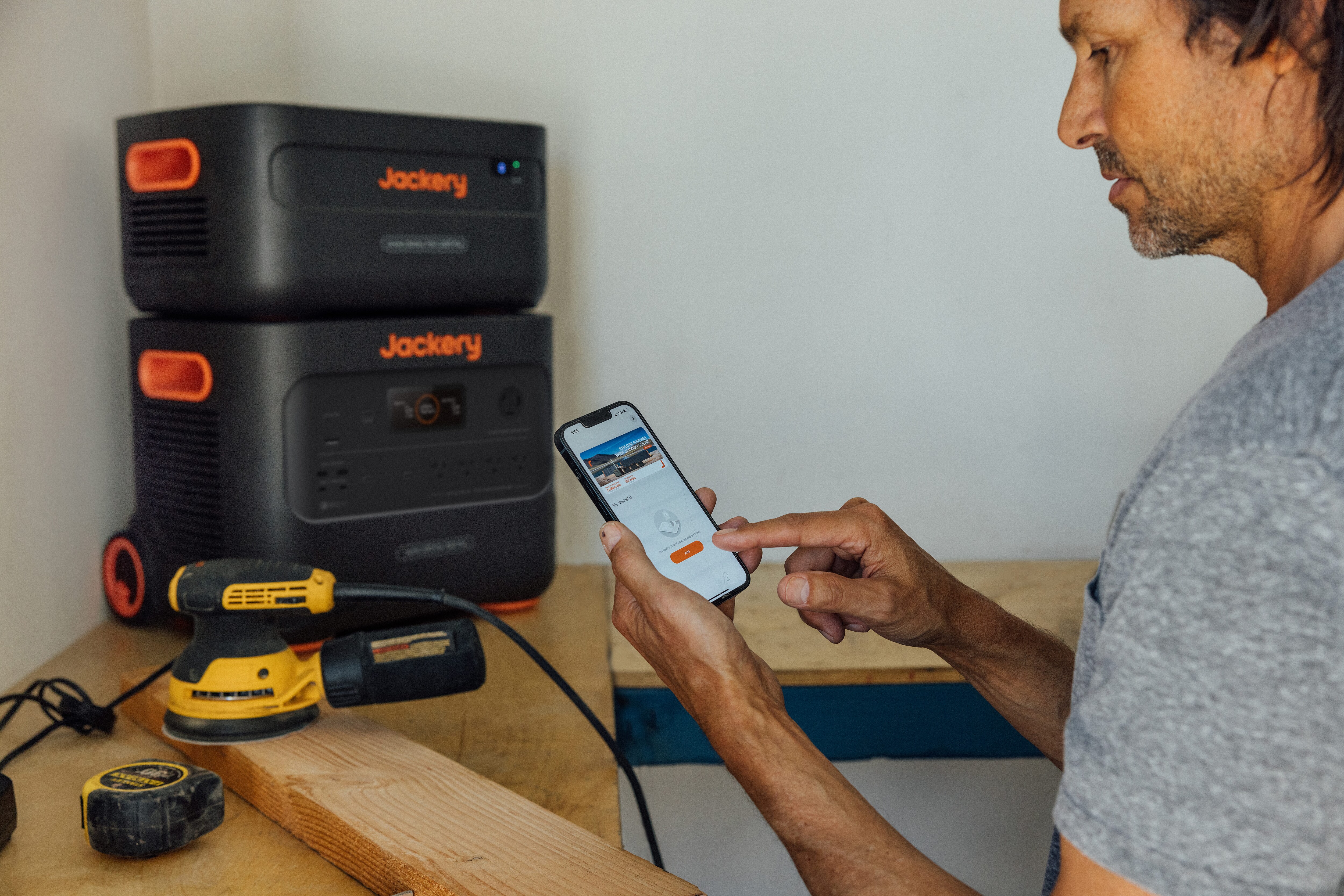 Jackery Solar Generator 2000 Plus　200W +2000Plusbattery