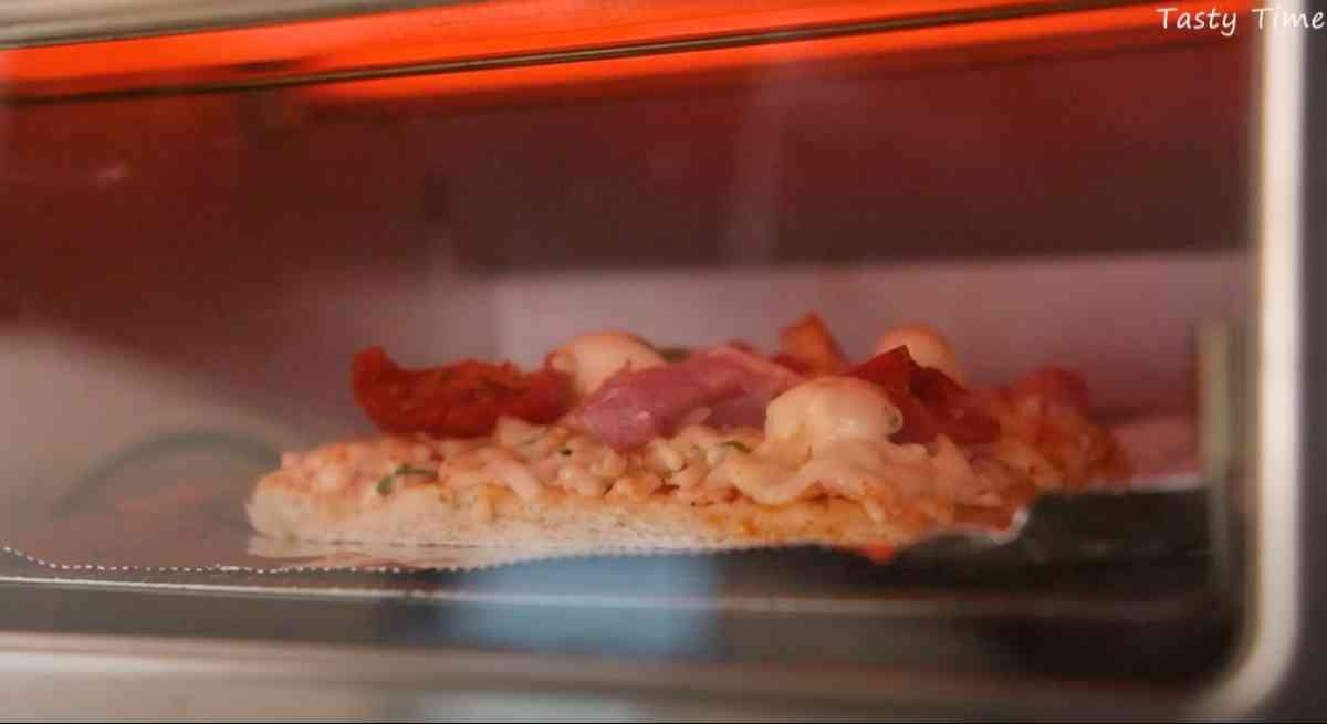 冷凍したコストコのピザ「パンチェッタ＆モッツァレラ」を焼く