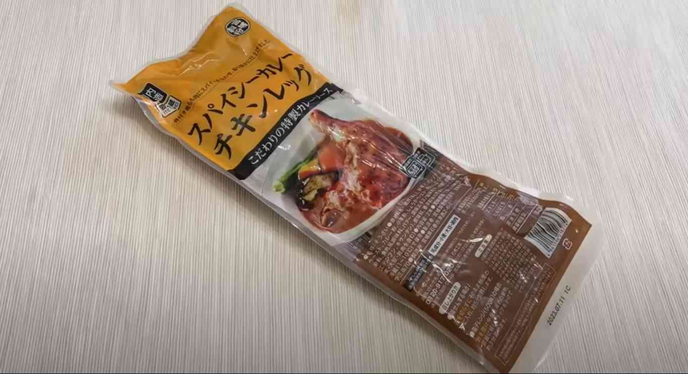 業務スーパーの「スパイシーカレーチキンレッグ」のパッケージ