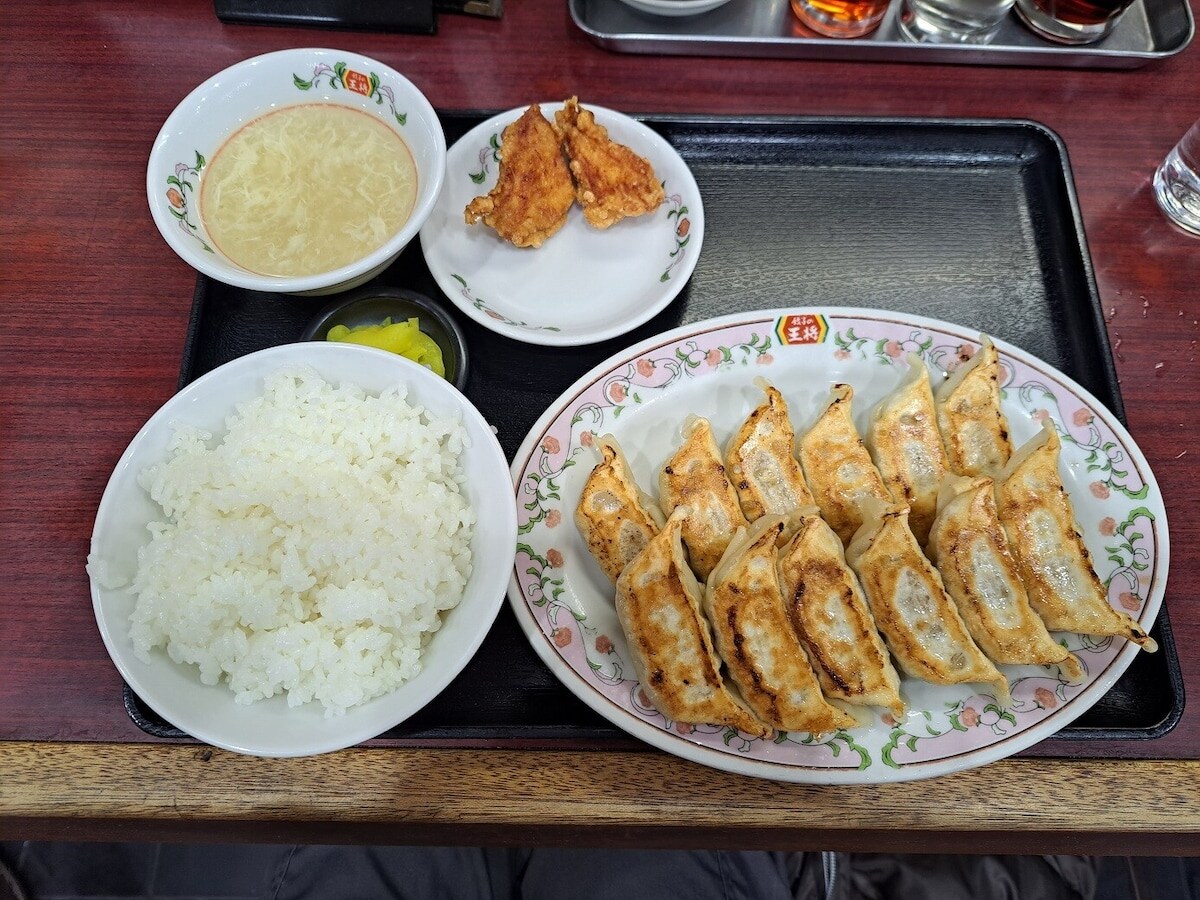 サラリーマンにおすすめの高コスパランチ3選！ほぼワンコインの海鮮丼も◎【牛角・くら寿司・王将】