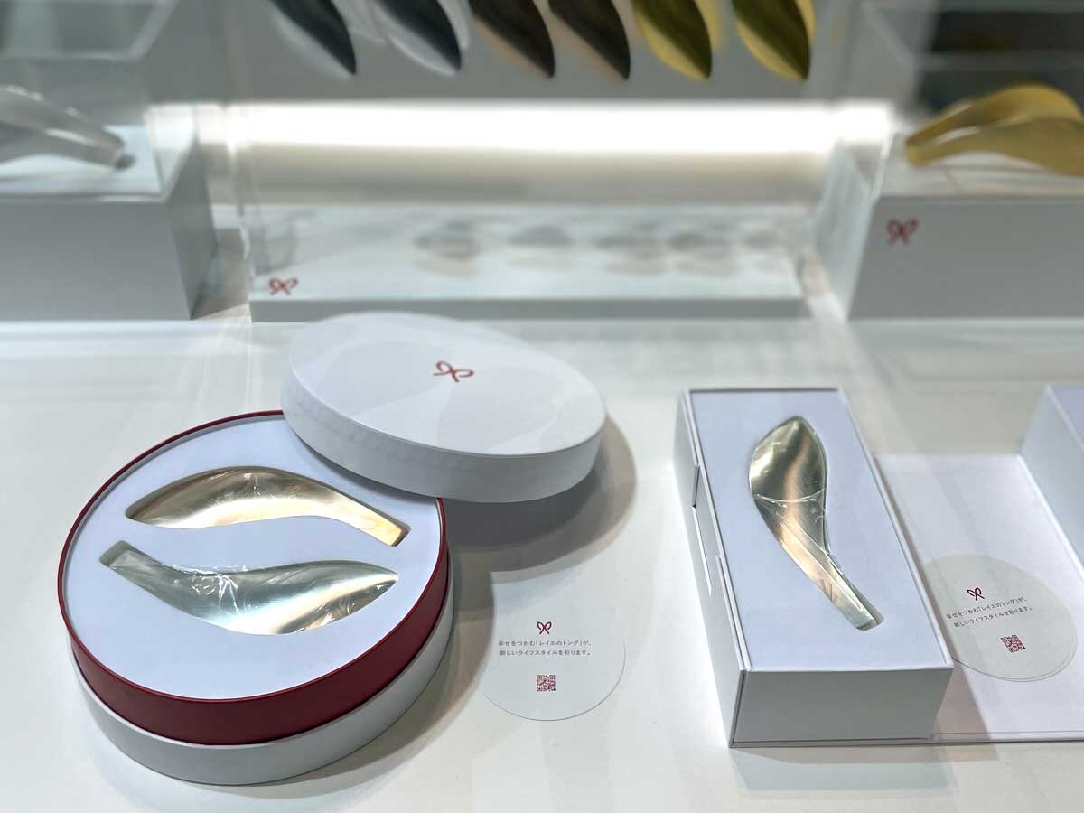 結婚祝いに「トング」!? 幸せを“つかむ”意味が込められた、金物の街・三条発オークス株式会社が提案する新しい結婚ギフト