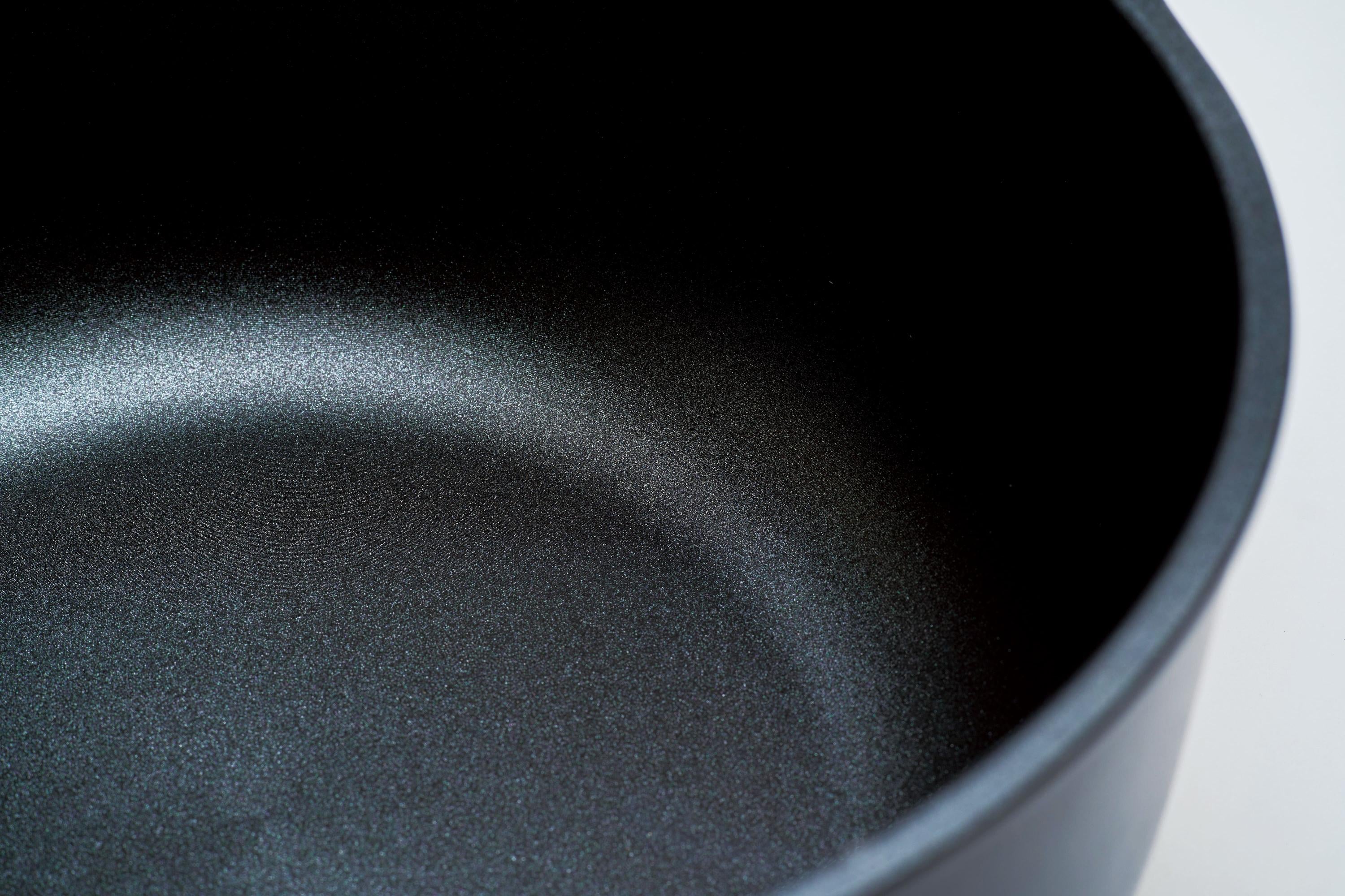 「味わい鍋」内面のフッ素樹脂加工