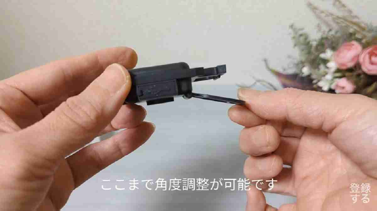 ダイソー「充電式COBライト」は角度調整が細かい！