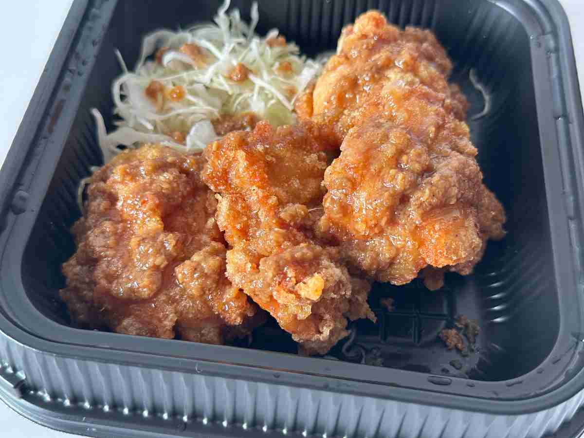 からやま人気メニュー「からやま弁当（4個）」はからあげが超ジューシー！