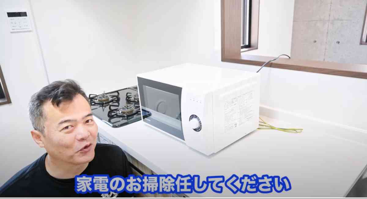 アルカリ電解水で電子レンジ掃除