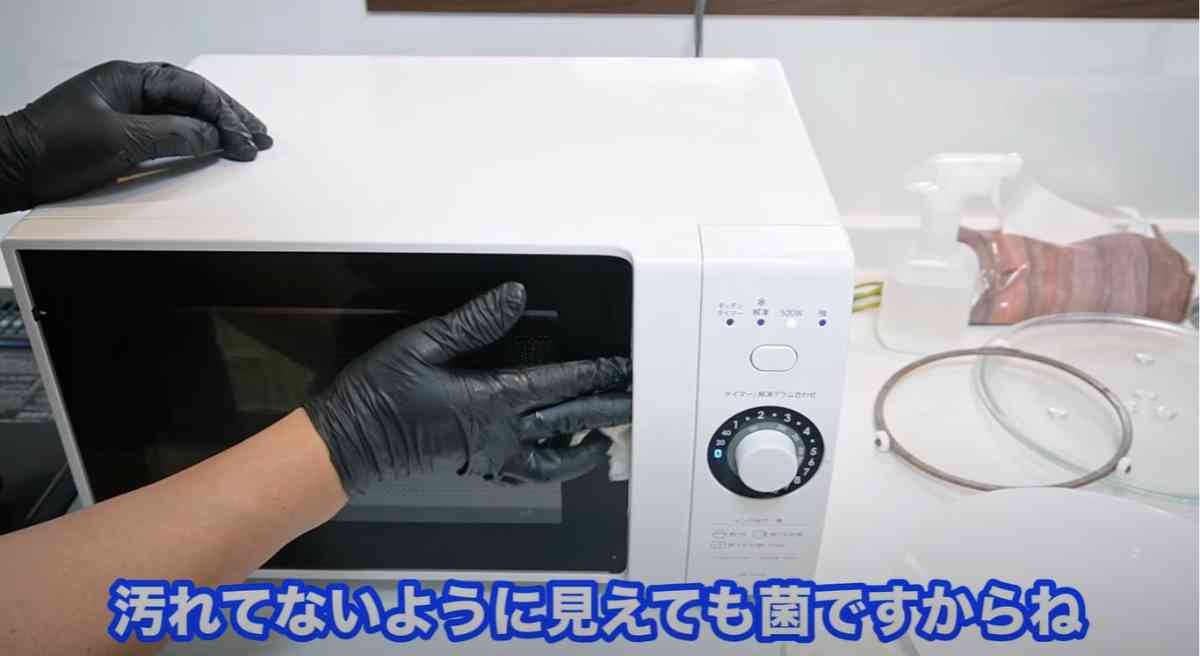 アルカリ電解水で電子レンジ掃除