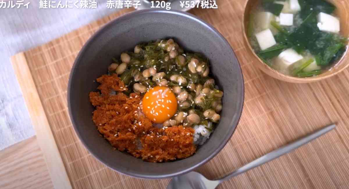 鮭にんにく辣油　赤唐辛子