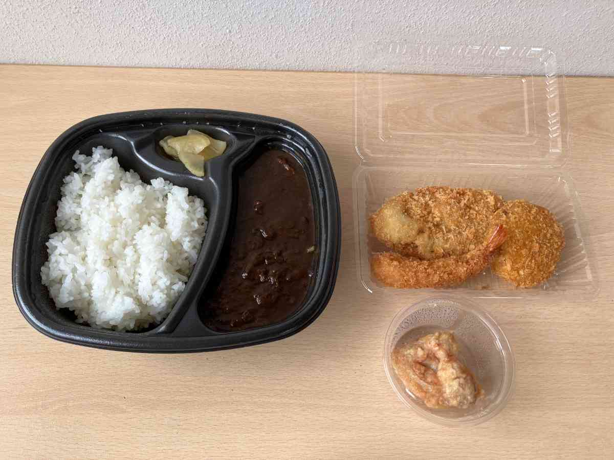 ほっともっとの「牛肉黒カレー」と裏メニュー推奨の揚げ物4種