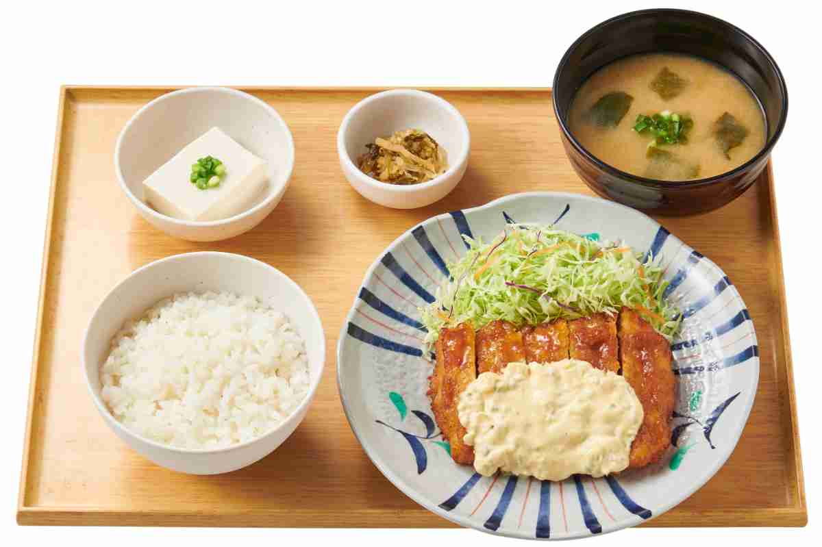 チキン南蛮定食　910円（税込）