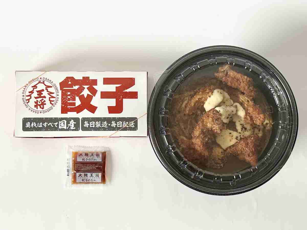 左：「ニンニク肉肉肉餃子」右：「ニンニク肉肉カレーオム」