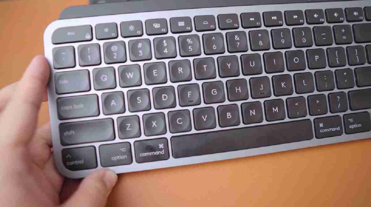 ロジクールのキーボード「MX KEYS for Mac」は薄型でキーに特徴あり