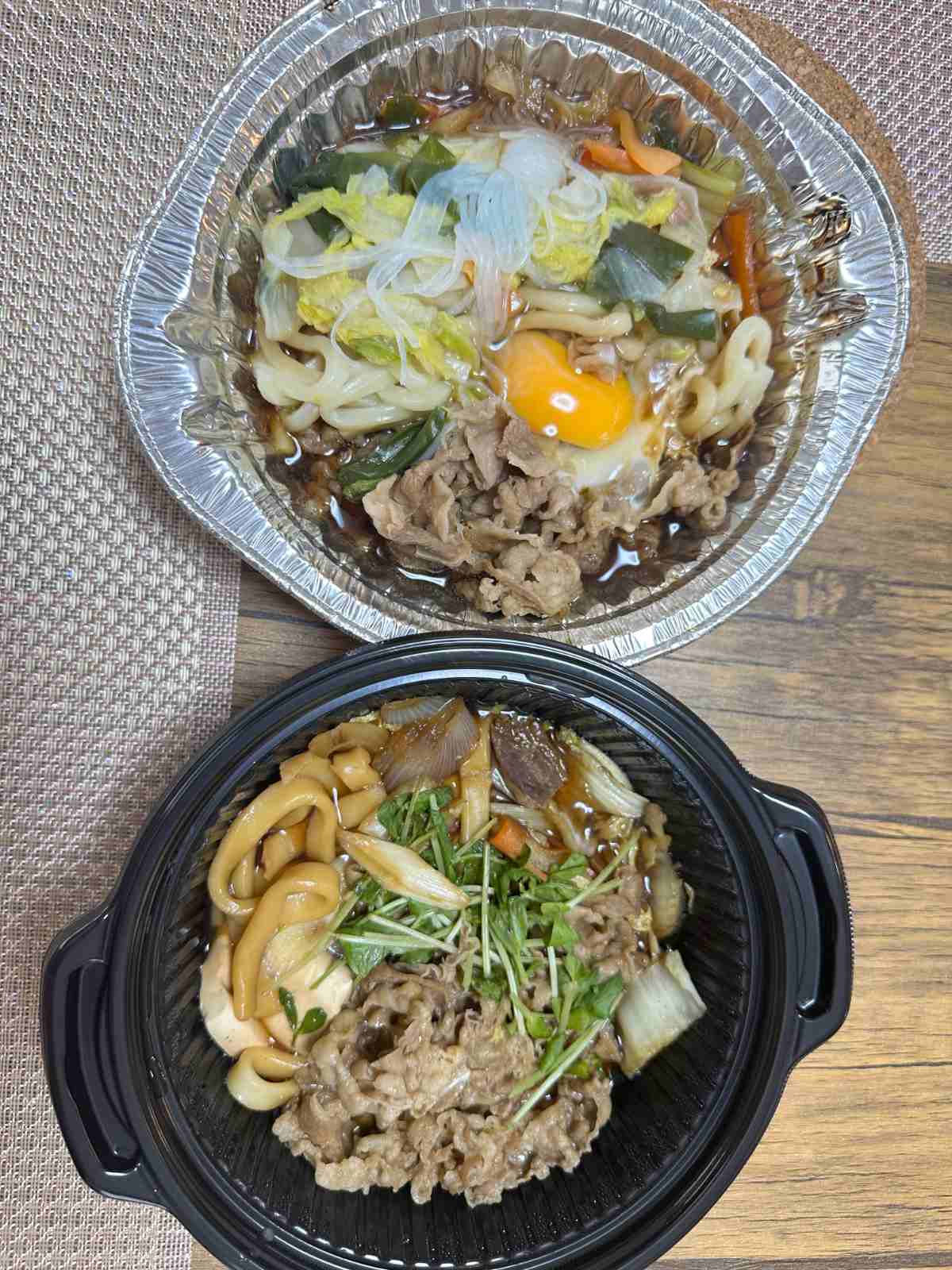 すき家の「牛すき鍋定食」と吉野家の「牛すき鍋膳」