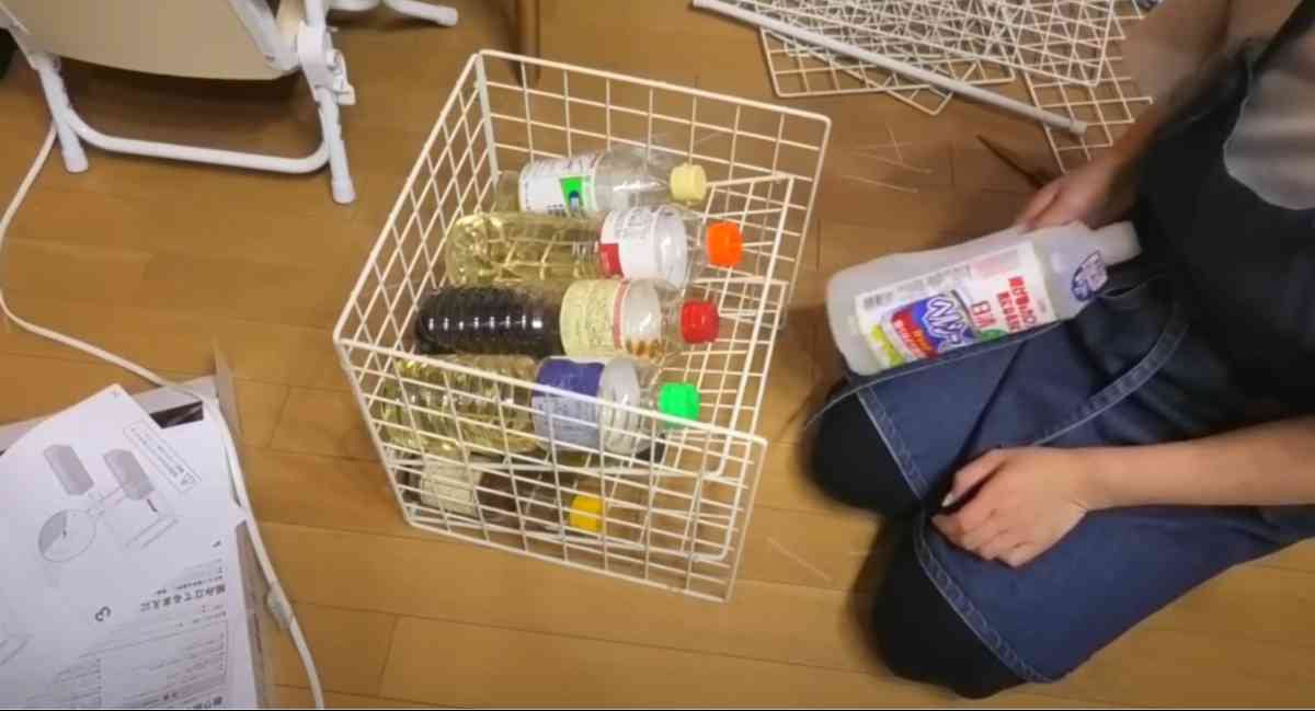 セリアのワイヤーネットで調味料やお鍋が置けるラックをDIY