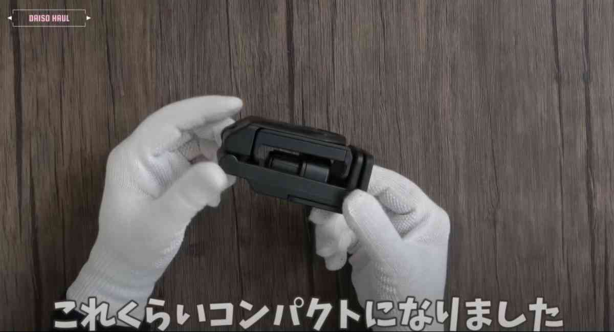 ダイソーの「多機能スマホホルダー」