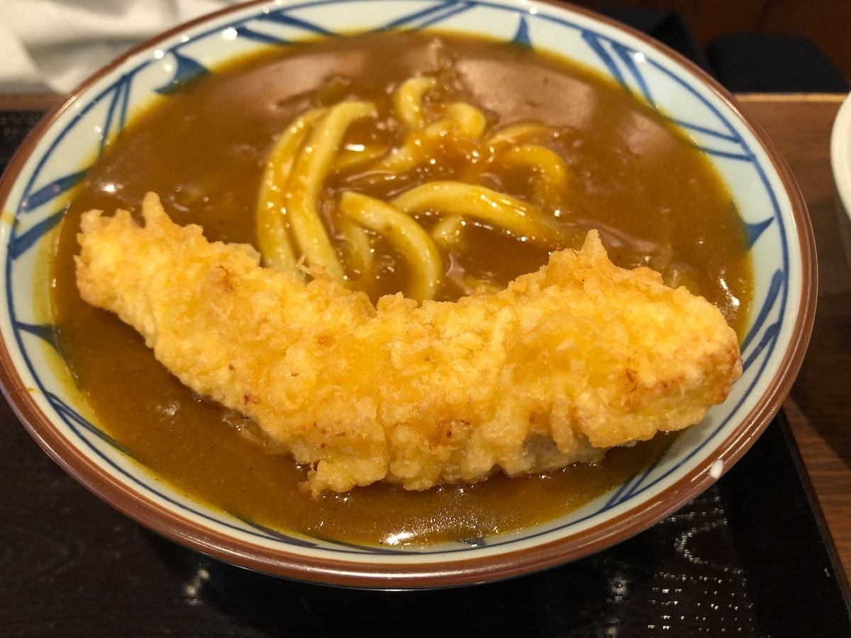 天ぷらや玉子トッピングも◎【丸亀製麺】「カレーうどん」でもっちり麺とコク旨カレーを堪能！