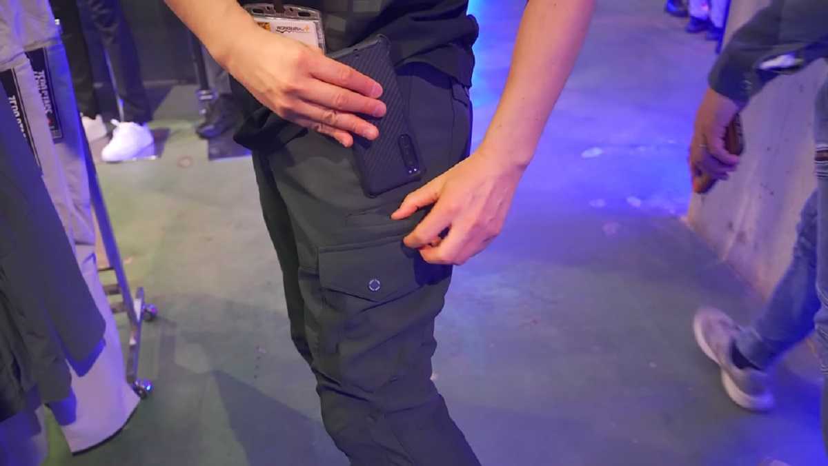 ワークマン「ゼロステージカーゴパンツ」はサイドポケットが便利