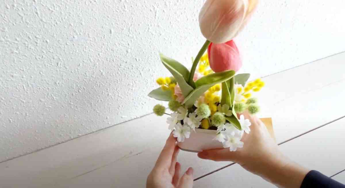 セリア・ダイソーの花材で作るフラワーアレンジ