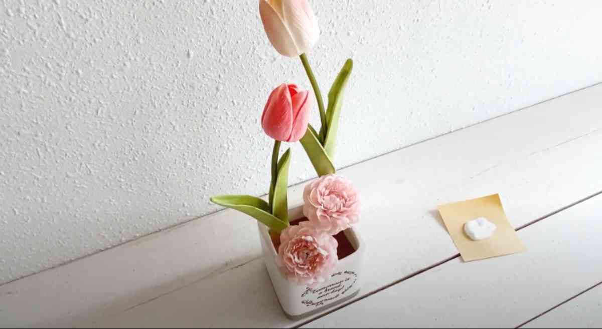 セリア・ダイソーの花材で作るフラワーアレンジ