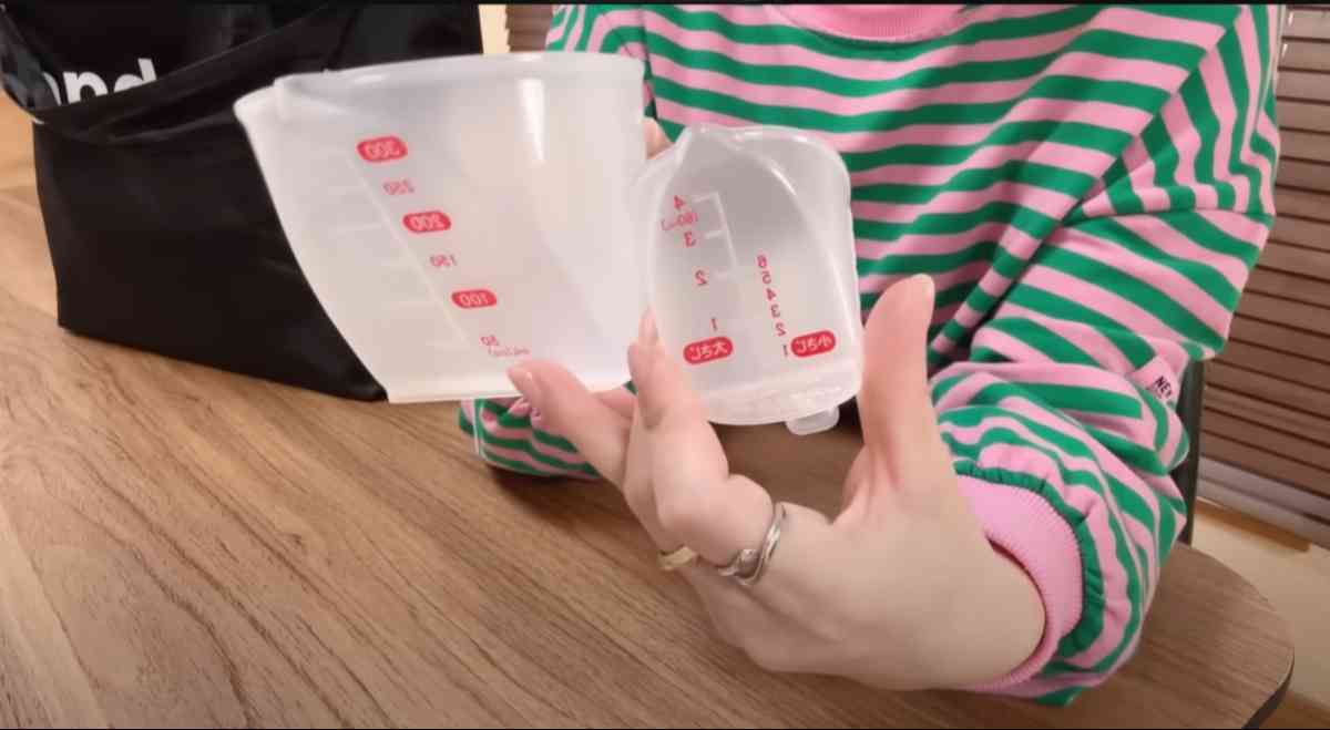 上から量れる耐熱計量カップ