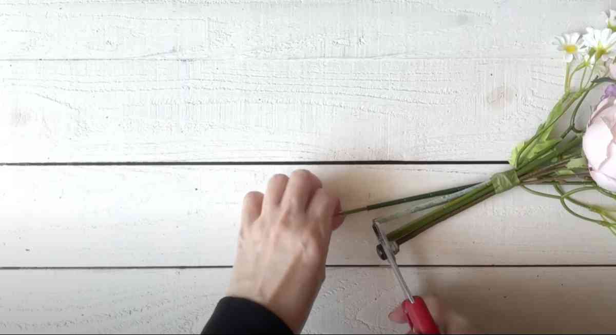 セリア・ダイソーの造花で母の日ギフト作り