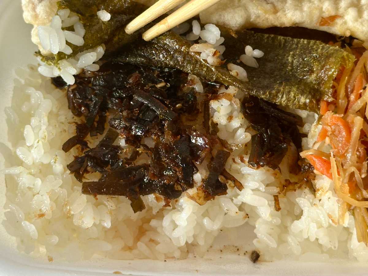 【ほっともっと】「のり弁当」はごはんの下のおかか昆布もたっぷり!