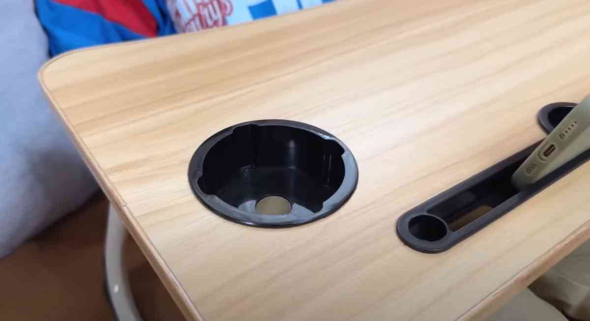 ダイソーの「折り畳み簡易デスク」
