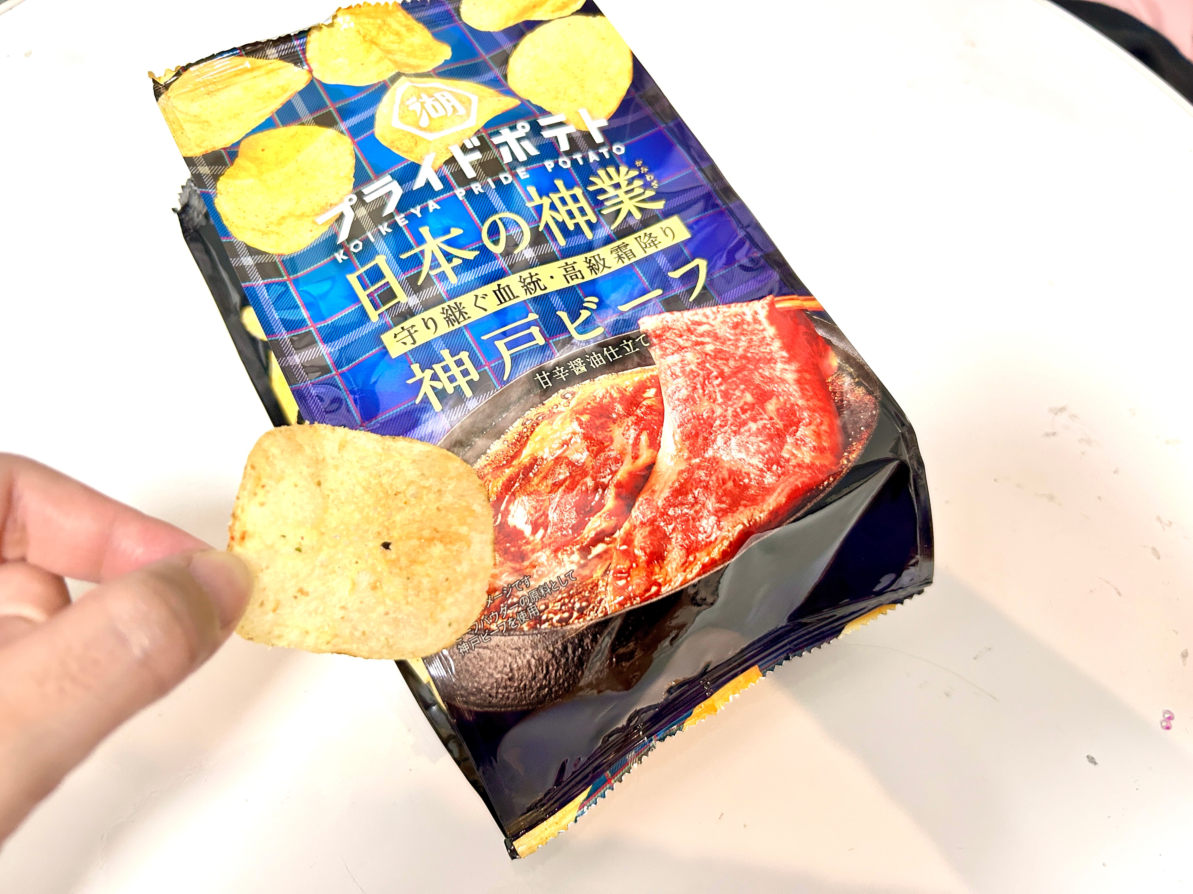 袋を開封すると「甘辛醤油仕立て」の香りがただよい、食欲をそそります