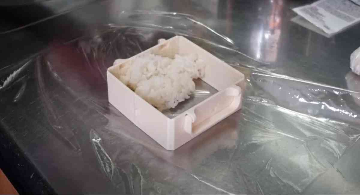 ダイソーの「らくらくラップご飯」