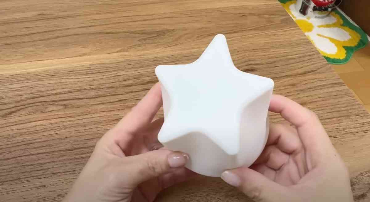 ダイソーの「ポンポンライト 星」