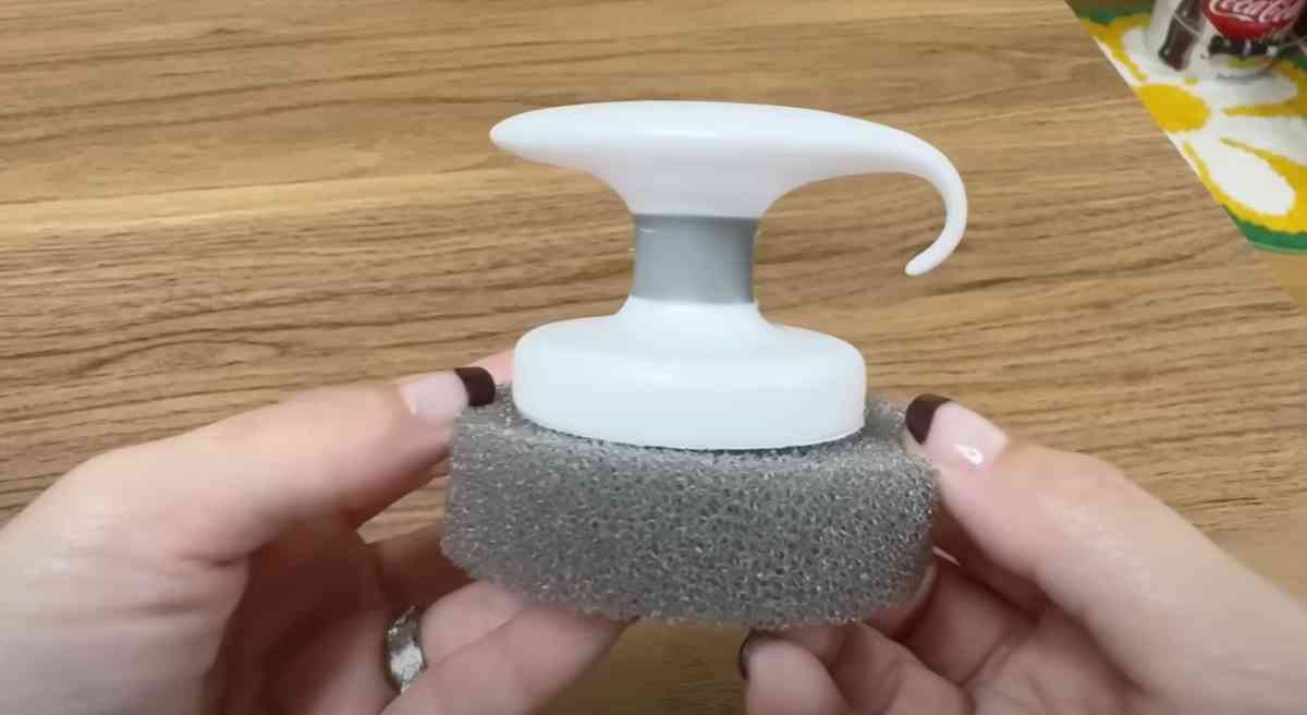 ダイソーの「取り替え式キッチンシンク洗い用スポンジ(速乾スポンジ)」