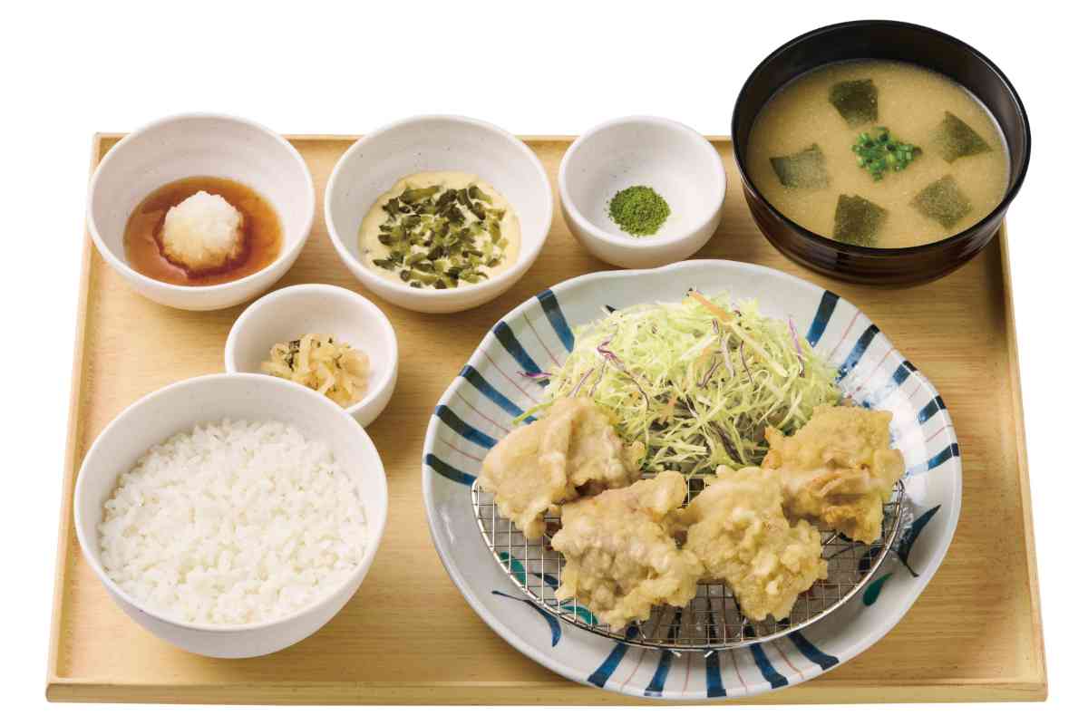 ~徳島県産阿波彩どり使用~鶏の天ぷら定食(とり天4個)1,090円