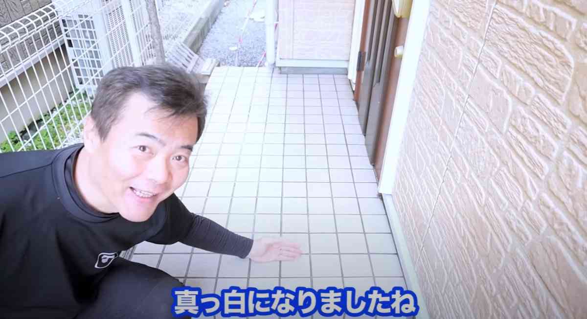玄関タイル掃除