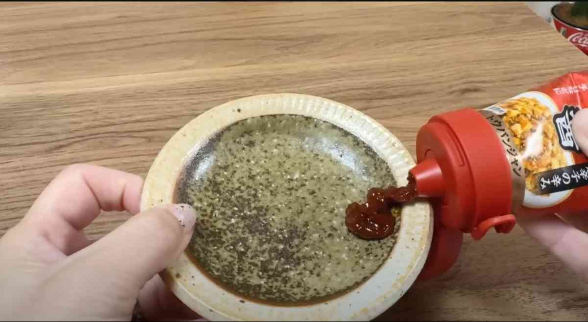 セリアの「ワンタッチ 中華チューブキャップ」