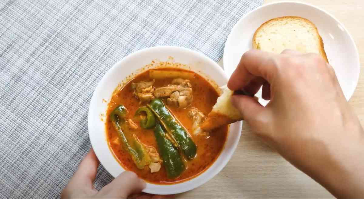 業務スーパーの「レッドカレーペースト」