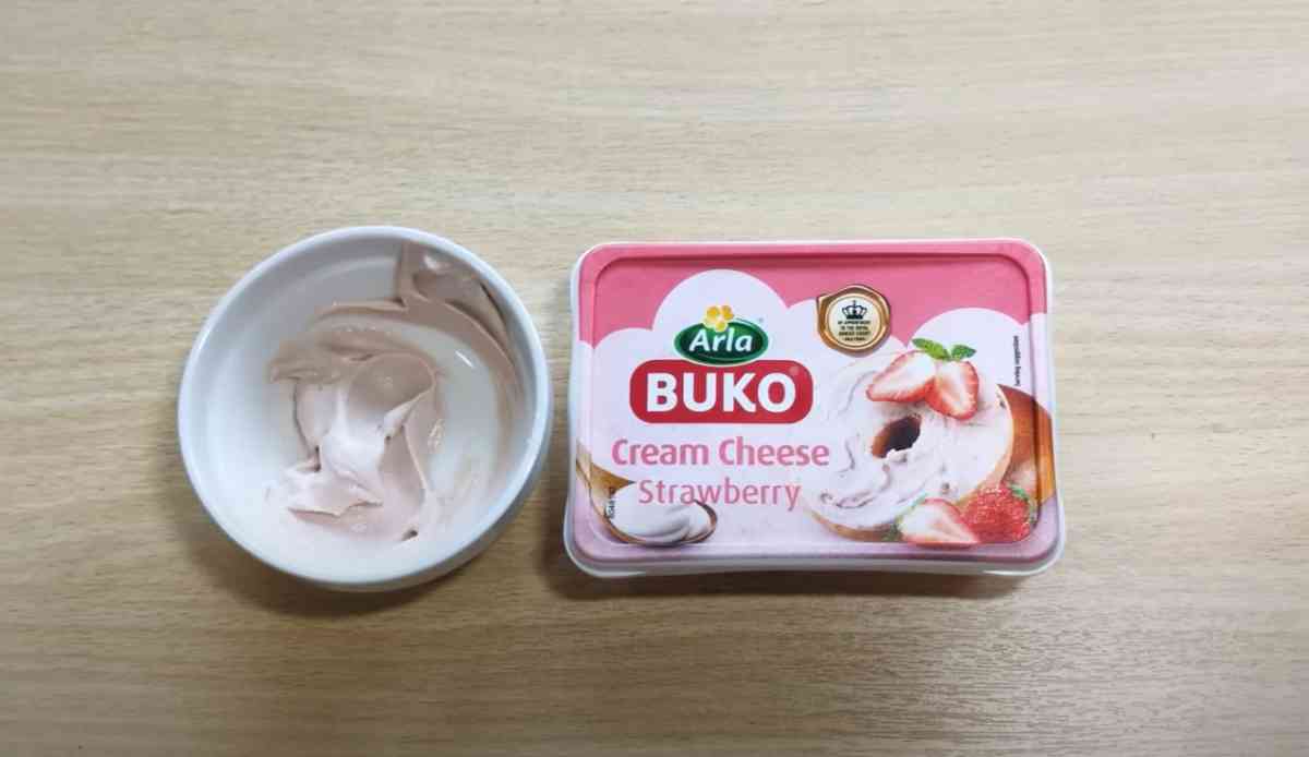 業務スーパーの「アーラ・ブコクリームチーズストロベリー」