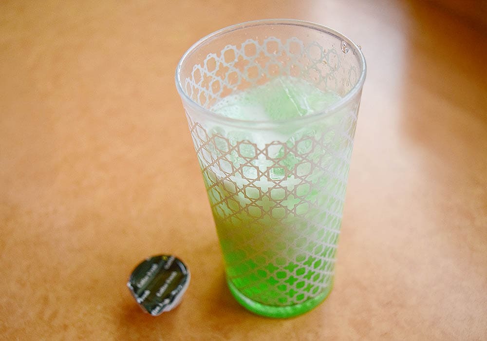 【サイゼリヤ】おすすめ裏技アレンジその4 クリームソーダ風にアレンジ