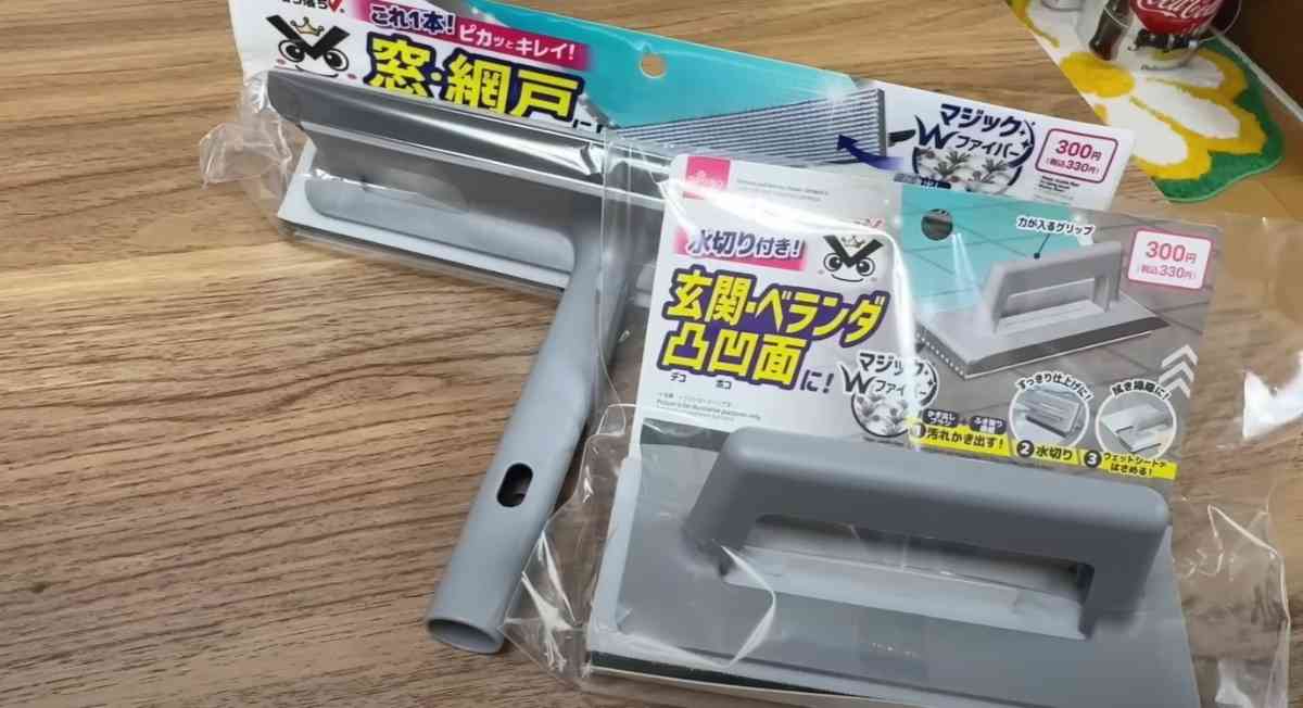 ダイソーの「玄関・ベランダクリーナー(落ち落ちV)」