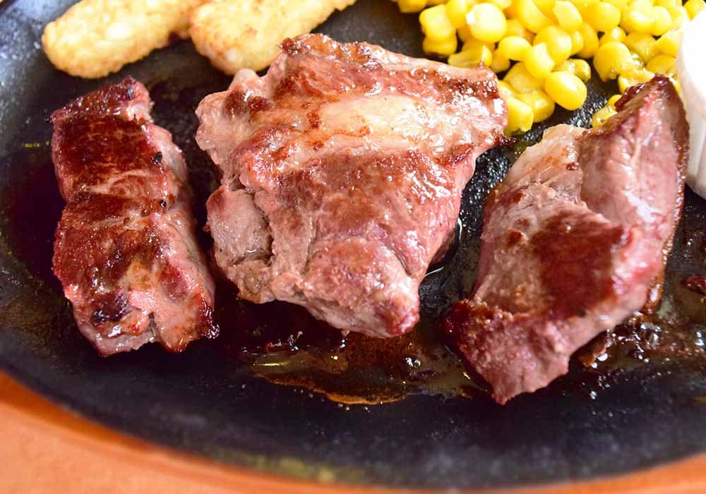 羊独特の臭みはなくて食べやすいランプステーキ